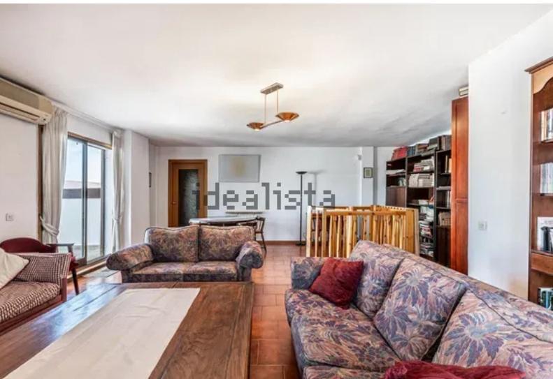 Se vende espetactucular vivienda de 5 dormitorios, piscina, jardin, garaje, terraza, en urbanización pribada de Majadahonda, Madrid